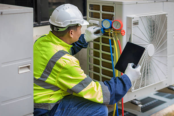 Professional Emergency Hvac Repair technician working in Brownsville, KY